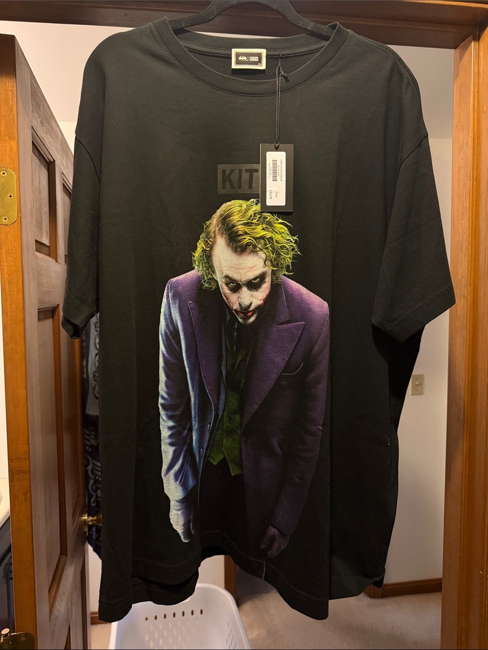 KITH X BATMAN JOKER
TEE - BLACK